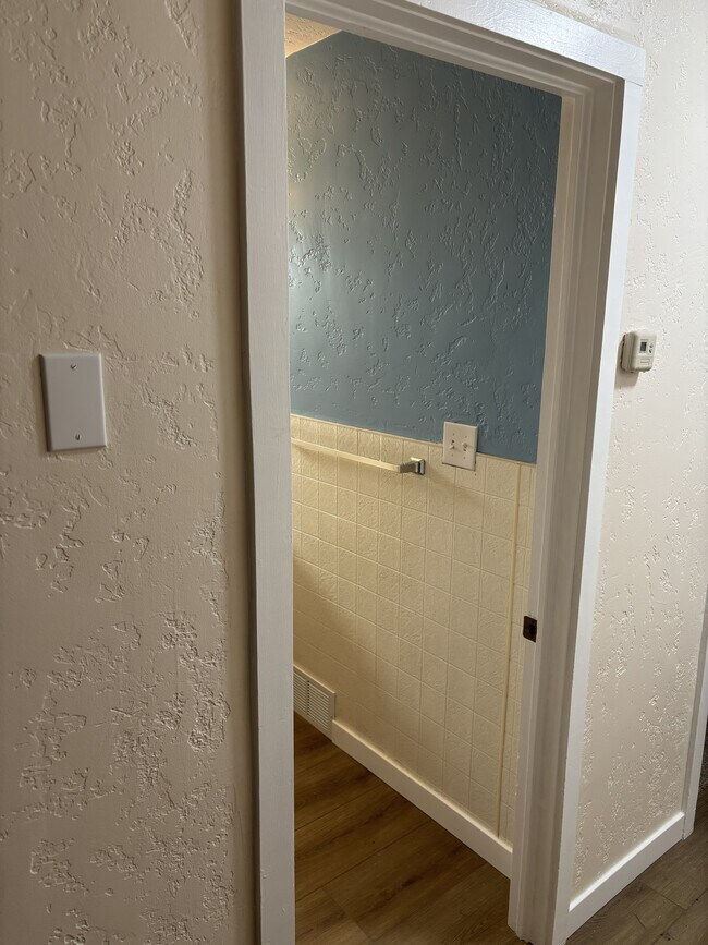 Building Photo - 296 S 100 E