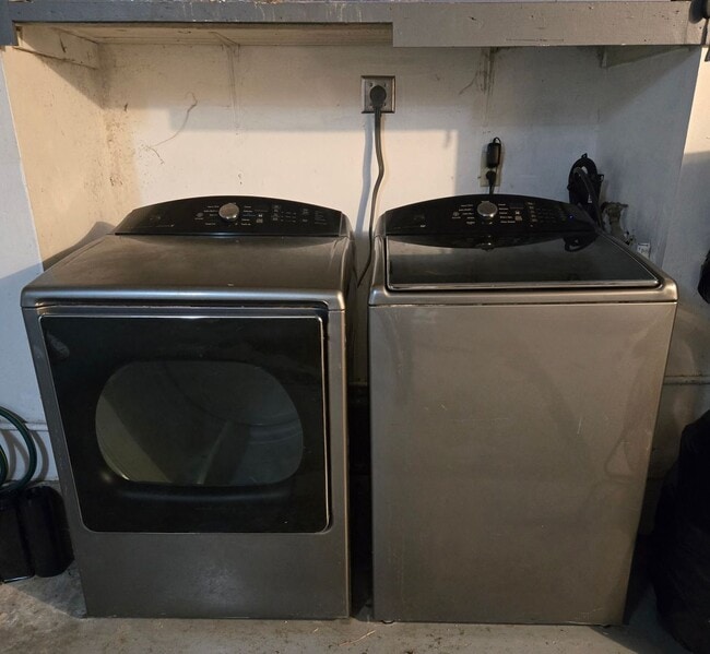 Building Photo - Beautifully Updated 3 Bed, 2 Bath House