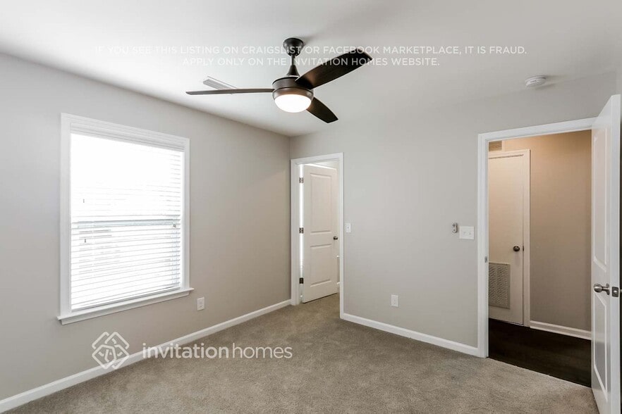 Building Photo - 14230 Lake Crossing Dr