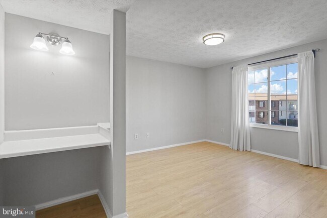 Building Photo - 8385 Brockham Dr