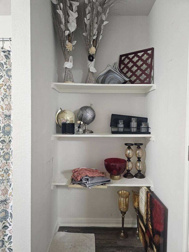 Building Photo - 1010 Cedar Point Dr