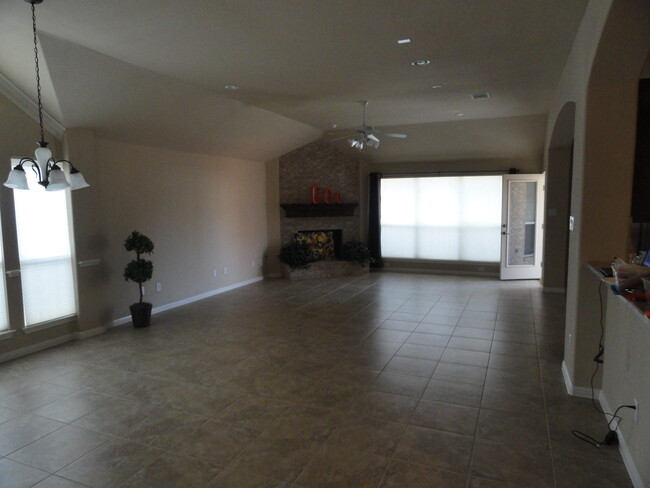 Building Photo - 10024 Lisi Anne Dr