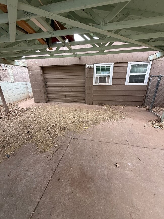 Building Photo - 1 bedroom efficiency available 2/1!!