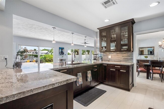 Building Photo - 4510 Bayview Dr
