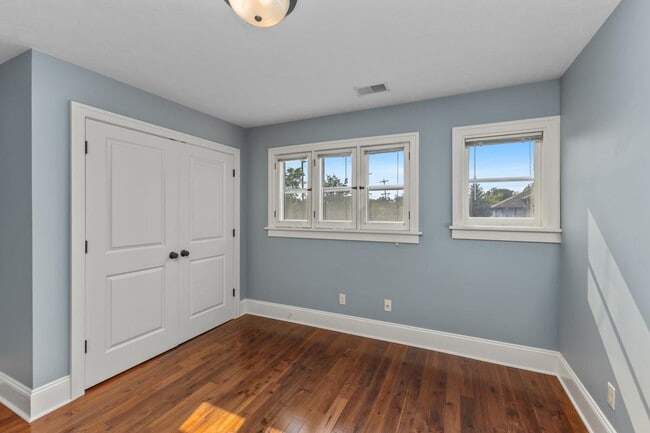 Building Photo - 835 Cherry St SE