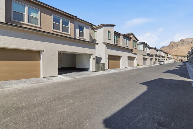 Building Photo - Experience refined living in this beautifully appointed 3-bedroom, 2.5-bathroom townhome spanning...