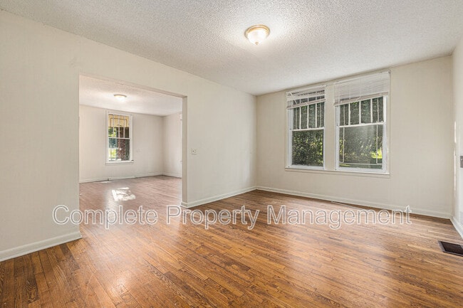 Building Photo - 104 Henley St