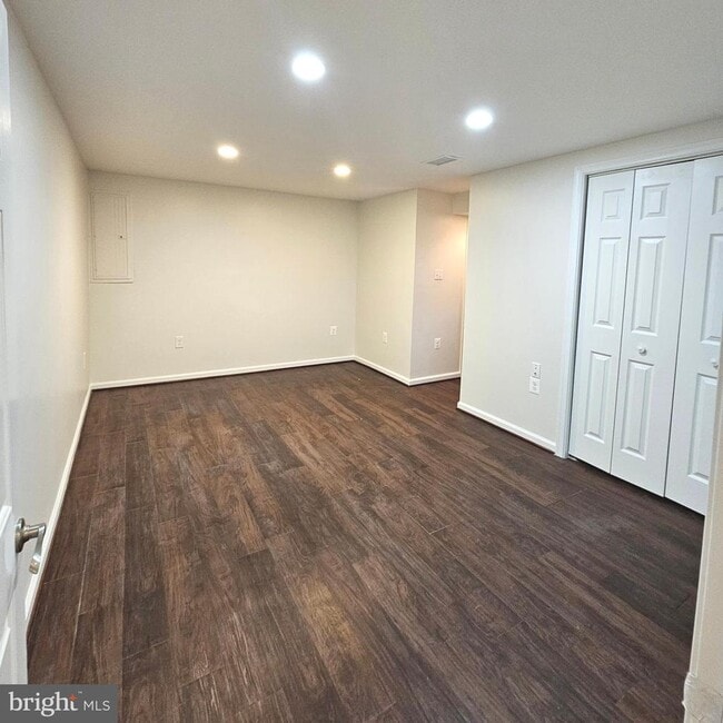 Building Photo - 8533 Pepperdine Dr
