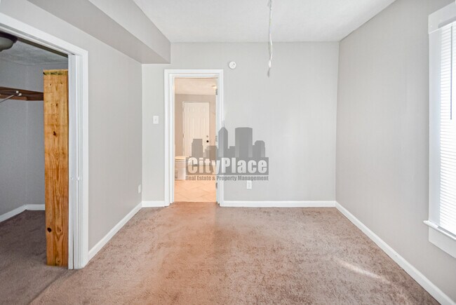 Building Photo - 674 S 13th St