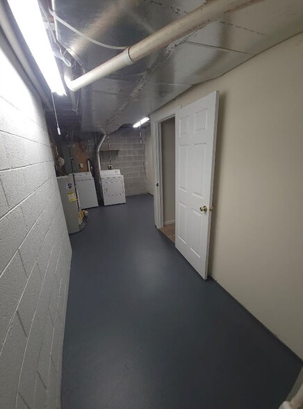 Building Photo - 499 Upland St