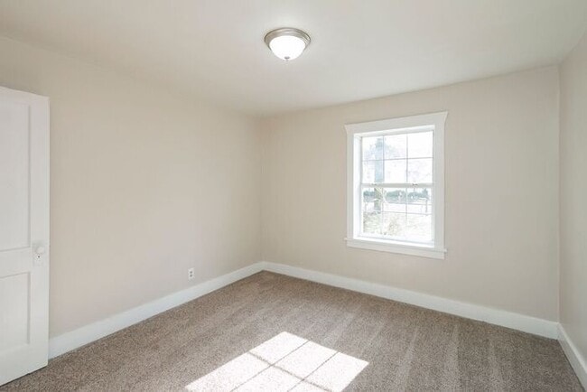 Building Photo - Charming Historic East Nash 3Bed/2Bath!