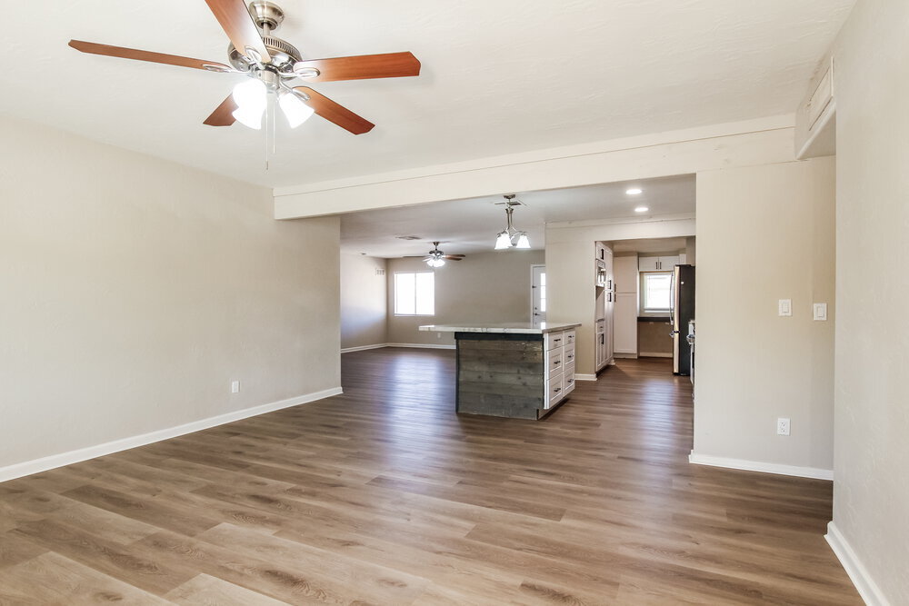 Building Photo - 5620 W Villa Maria Dr