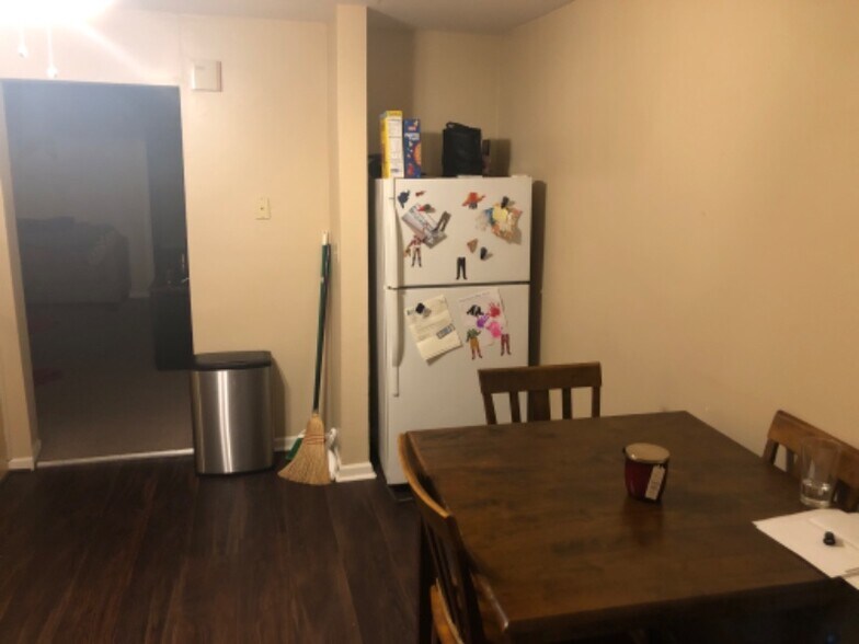 Building Photo - 154 Pearl St