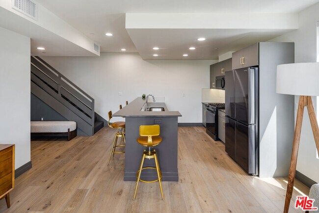 Building Photo - 118 Orlando Ave