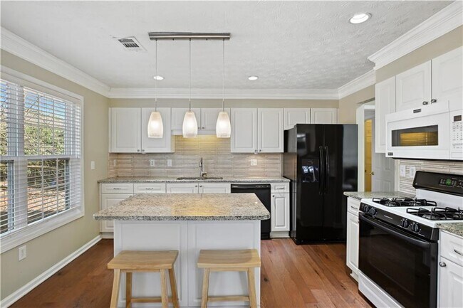 Building Photo - 2179 Mainsail Dr NE