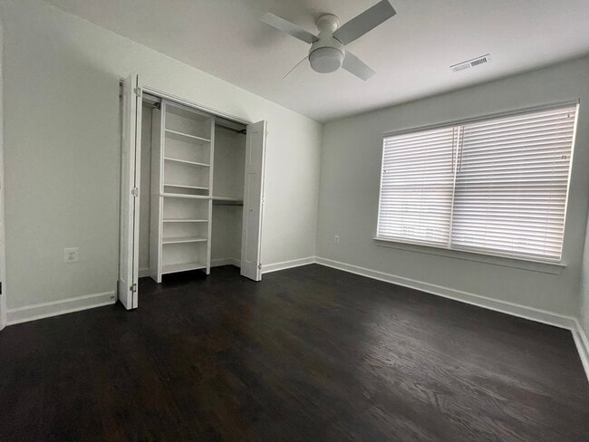 Building Photo - 6425 Apt 303