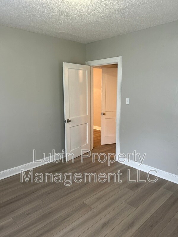 Building Photo - 2406 Forest Ave