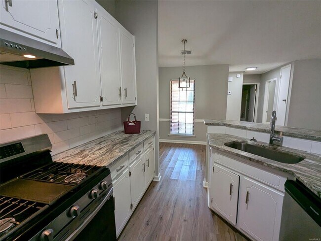 Building Photo - 536 Hollow Wood Rd