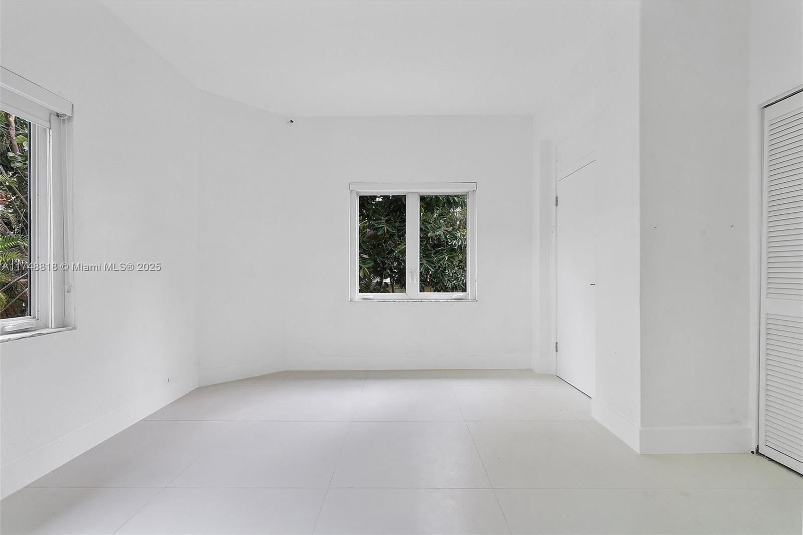Building Photo - 600 Surfside Blvd