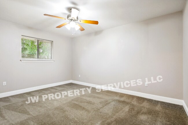 Building Photo - 1476 St Christopher Dr