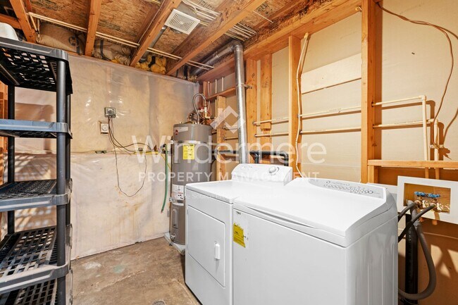 Building Photo - *MOVE IN SPECIAL * 1/2 OFF FIRST FULL MONT...