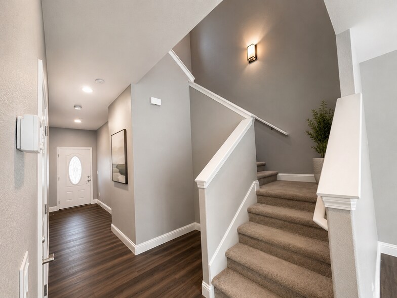 Building Photo - 12 Roscommon Ct