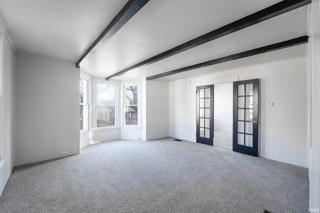 Building Photo - 3 bedroom available for immediate move i!