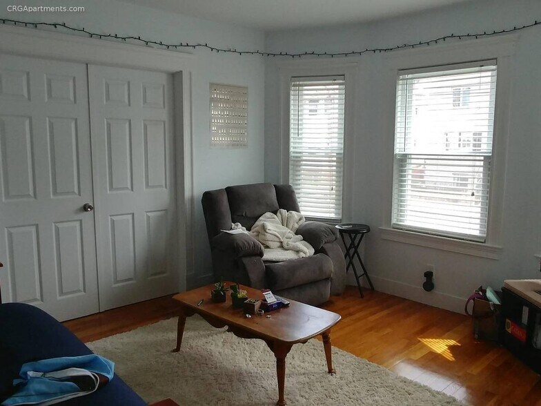 Building Photo - 2 Vassar St