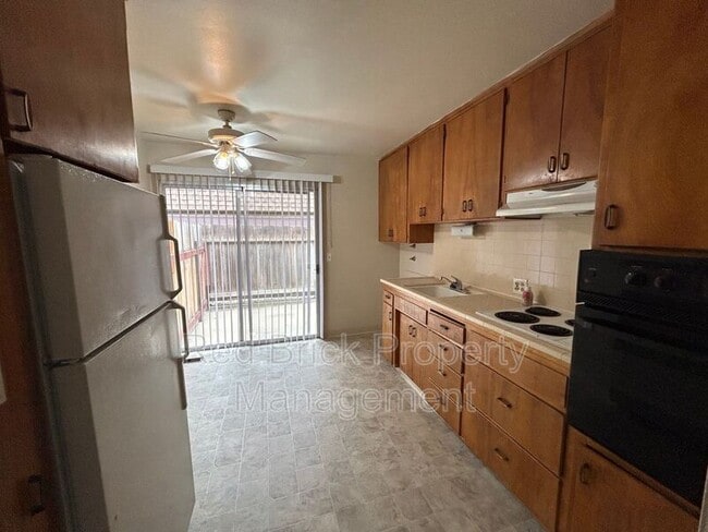 Building Photo - 343 W 21st St