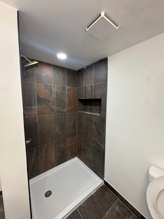 Building Photo - 839 S Jackson St