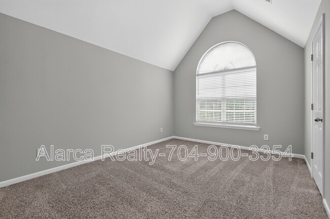 Building Photo - 2041 White Cedar Ln