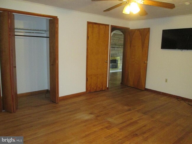 Building Photo - 315 York Rd