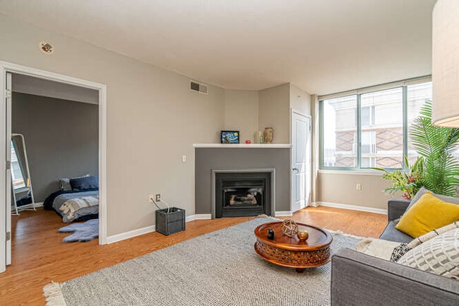 Building Photo - 851 N Glebe Rd