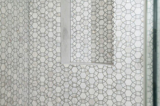 Building Photo - 565 Esplanade