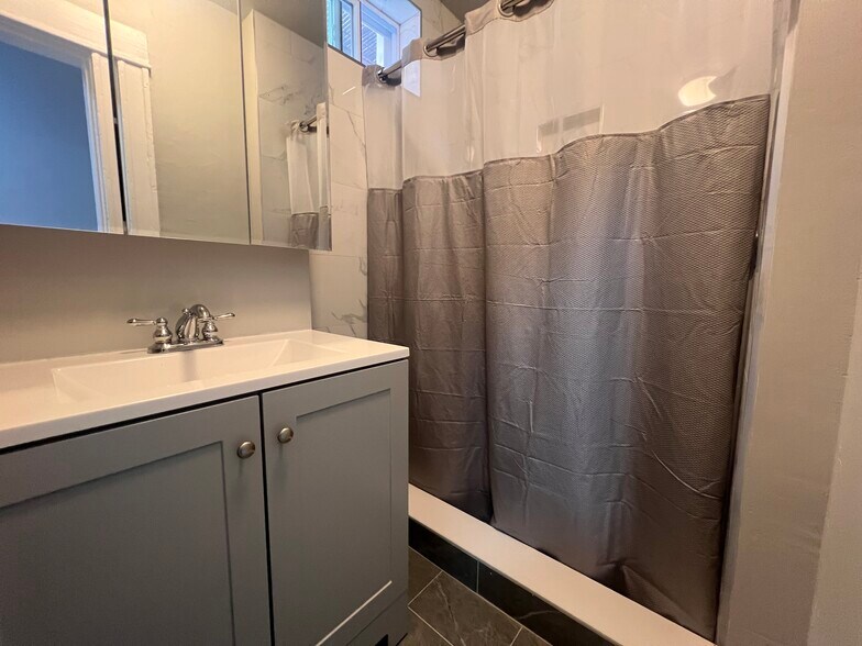 Building Photo - 376 Riverway