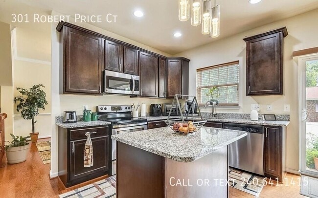 Building Photo - 301 Robert Price Ct
