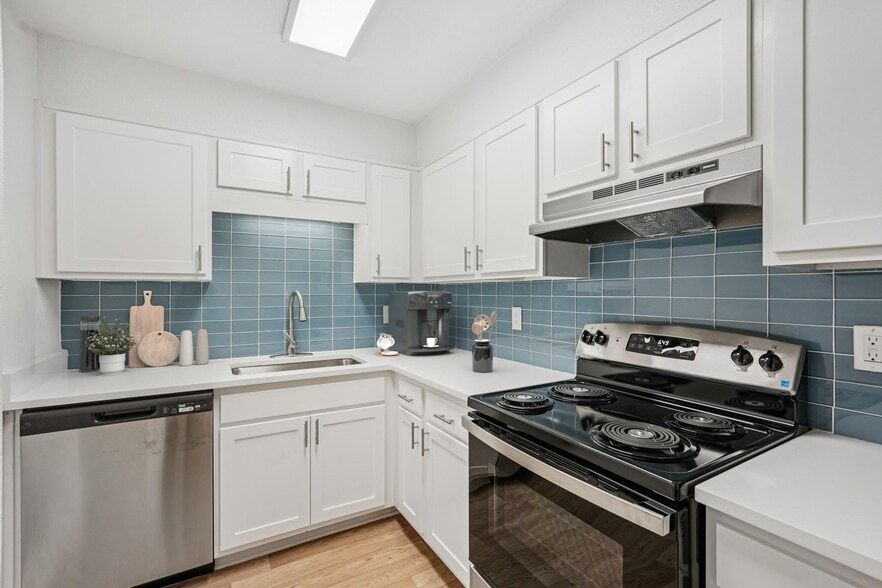 Primary Photo - Azure at Capri Isles