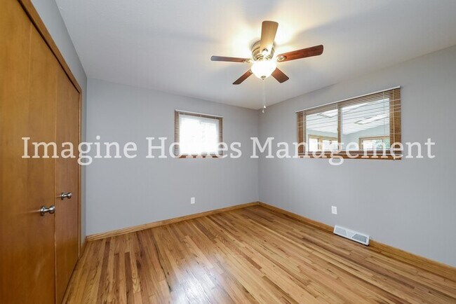 Building Photo - Recently Remodeled 3 Bedroom Duplex Ranch ...