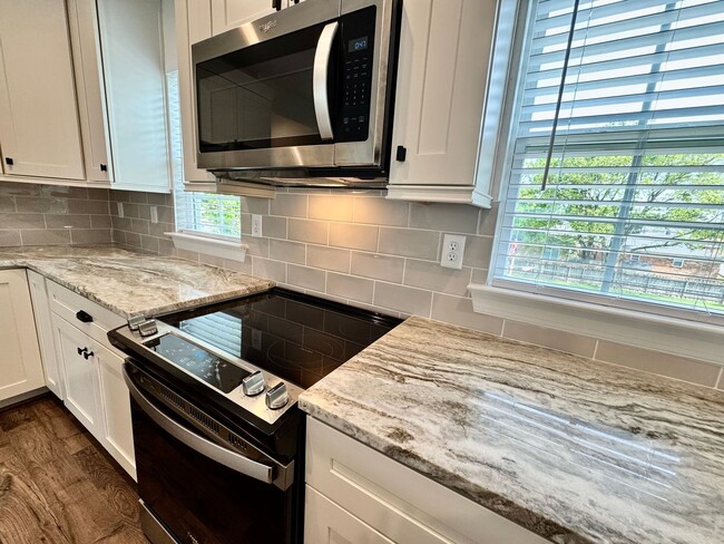 Building Photo - Practically New & Available May 1st! Luxur...