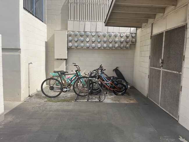 Building Photo - Salt Lake (Honolulu) Ilima West - 2 bedroo...