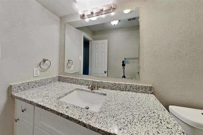 Building Photo - 3007 Birch Creek Dr