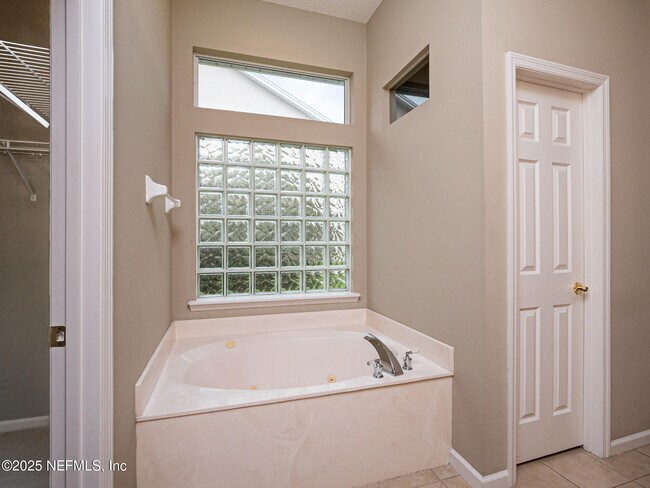 Building Photo - 1228 Loch Tanna Loop