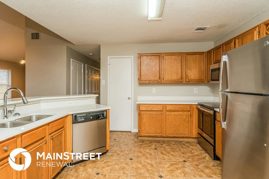 Building Photo - 6821 Driffield Cir W