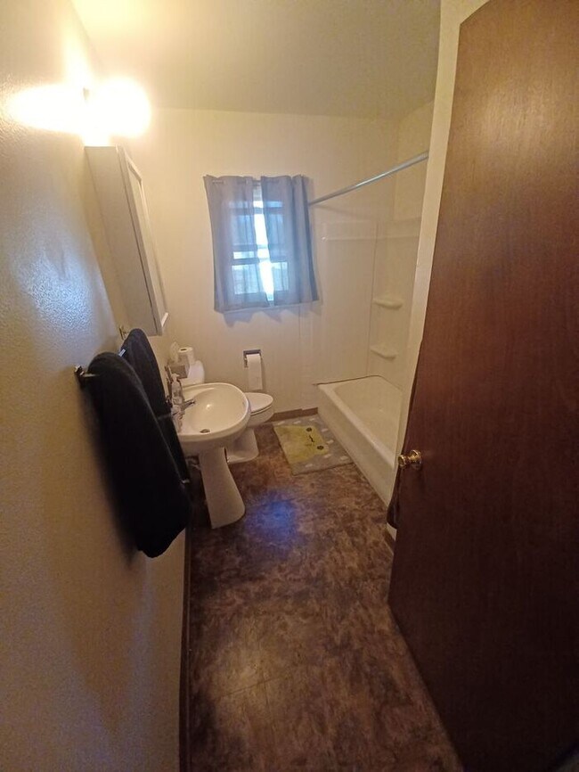 Building Photo - 3 Bedroom House in Laporte