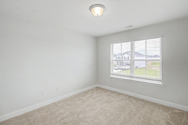 Building Photo - 173 Mcclelland Lp NE