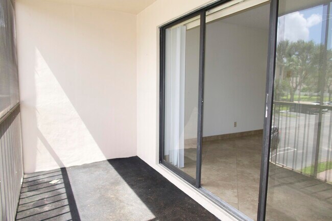 Building Photo - 208 Foxtail Dr