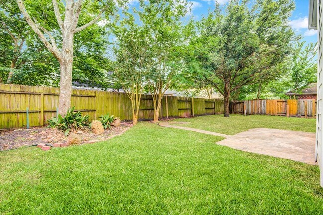 Building Photo - 1810 Oakleaf Cir