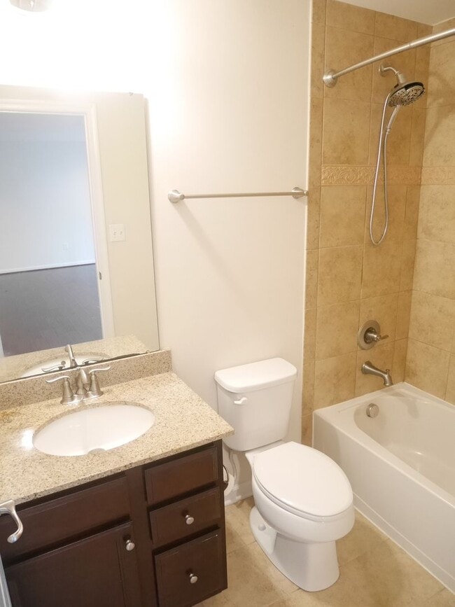 Building Photo - Elegant 4-Bedroom Single-Family Home with ...