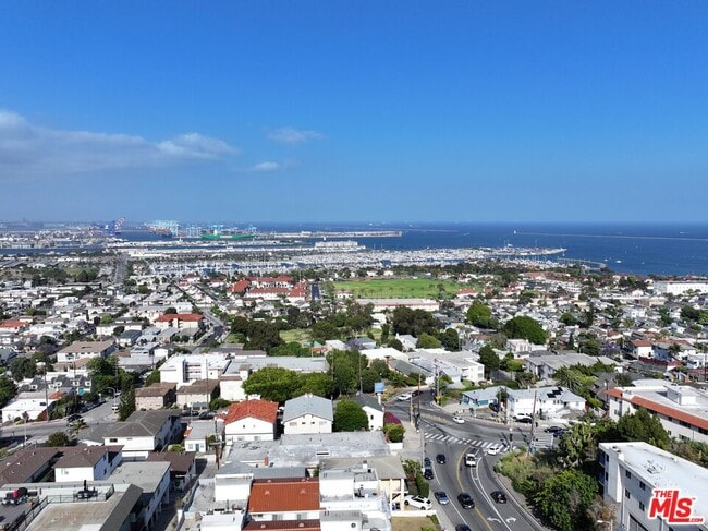 Building Photo - 778 W 25th St