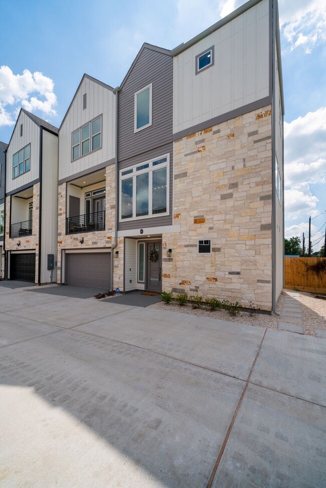 Building Photo - 8521 Brandon St